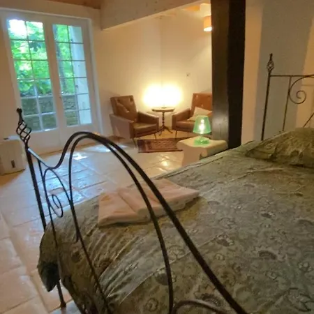 Couette-café Moulin Sous La Vergne 3*