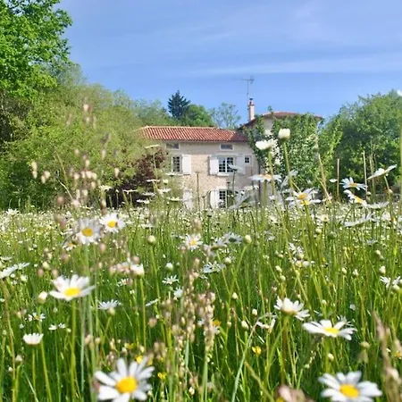 Moulin Sous La Vergne Couette-café 3*