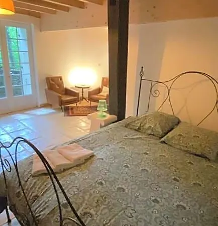Couette-café Moulin Sous La Vergne 3*