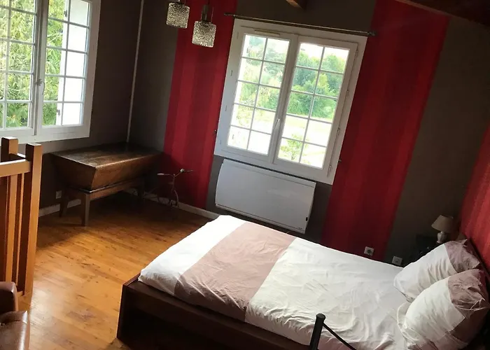 Moulin Sous La Vergne Bed & Breakfast 3*